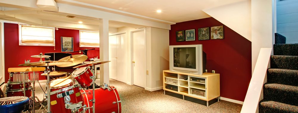 Wet Carpet Caused By Water Damage May Cause Mold Growth by McMahon Services and Construction of Chicago, Arlington Heights, Berwyn, Des Plaines, Evanston, Grayslake, Mundelein, Libertyville, and Skokie, IL